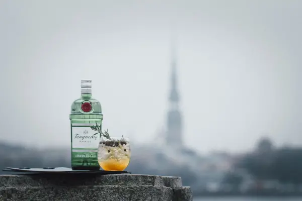 N_Dollins — Fotogrāfs, Rīga