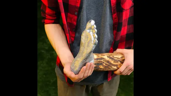 Funny DIY Hammer: When Crafting Gets a Leg Up!